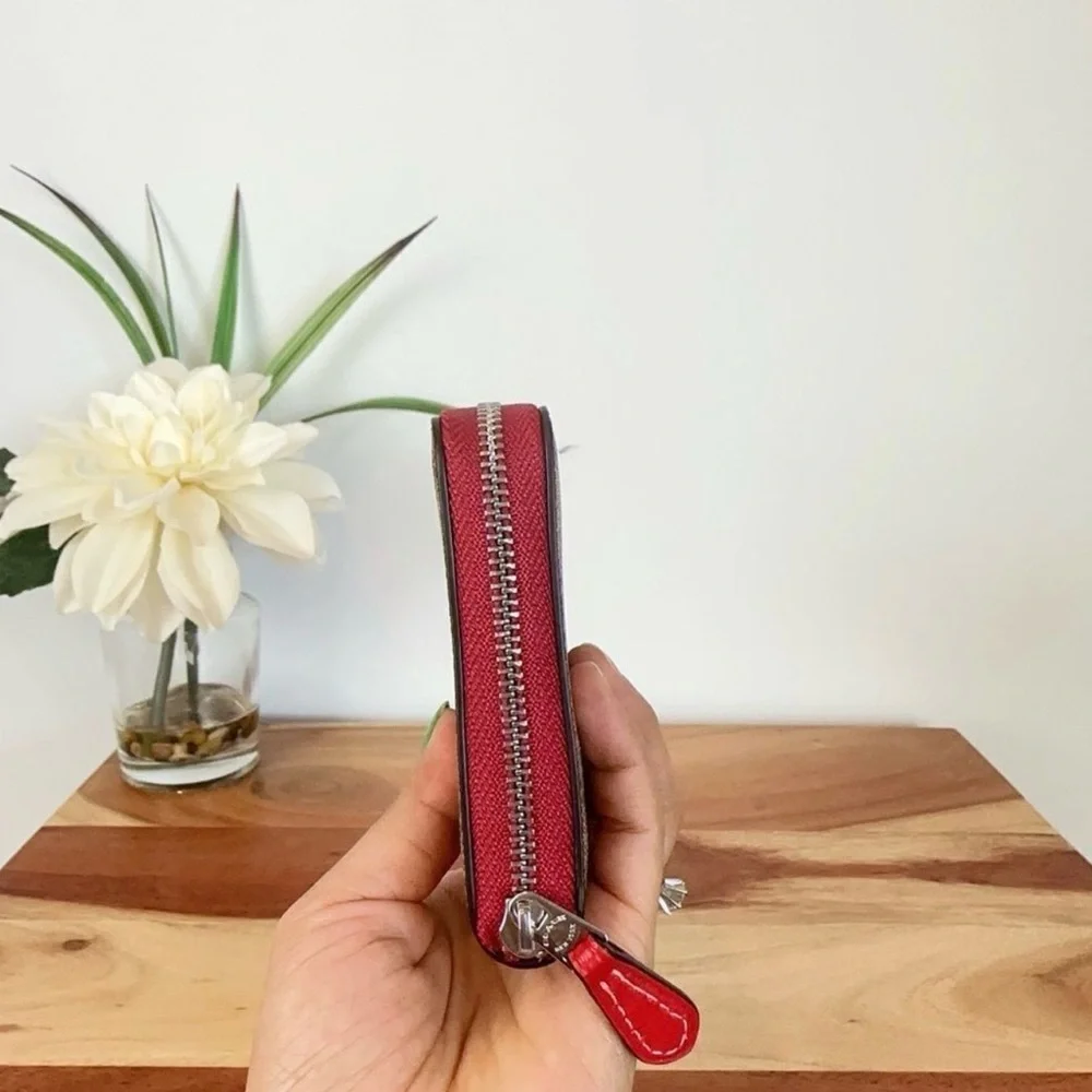 NWT Coach Medium Id Zip Wallet In Signature Canvas  With Wild Strawberry. - Picture 2 of 6